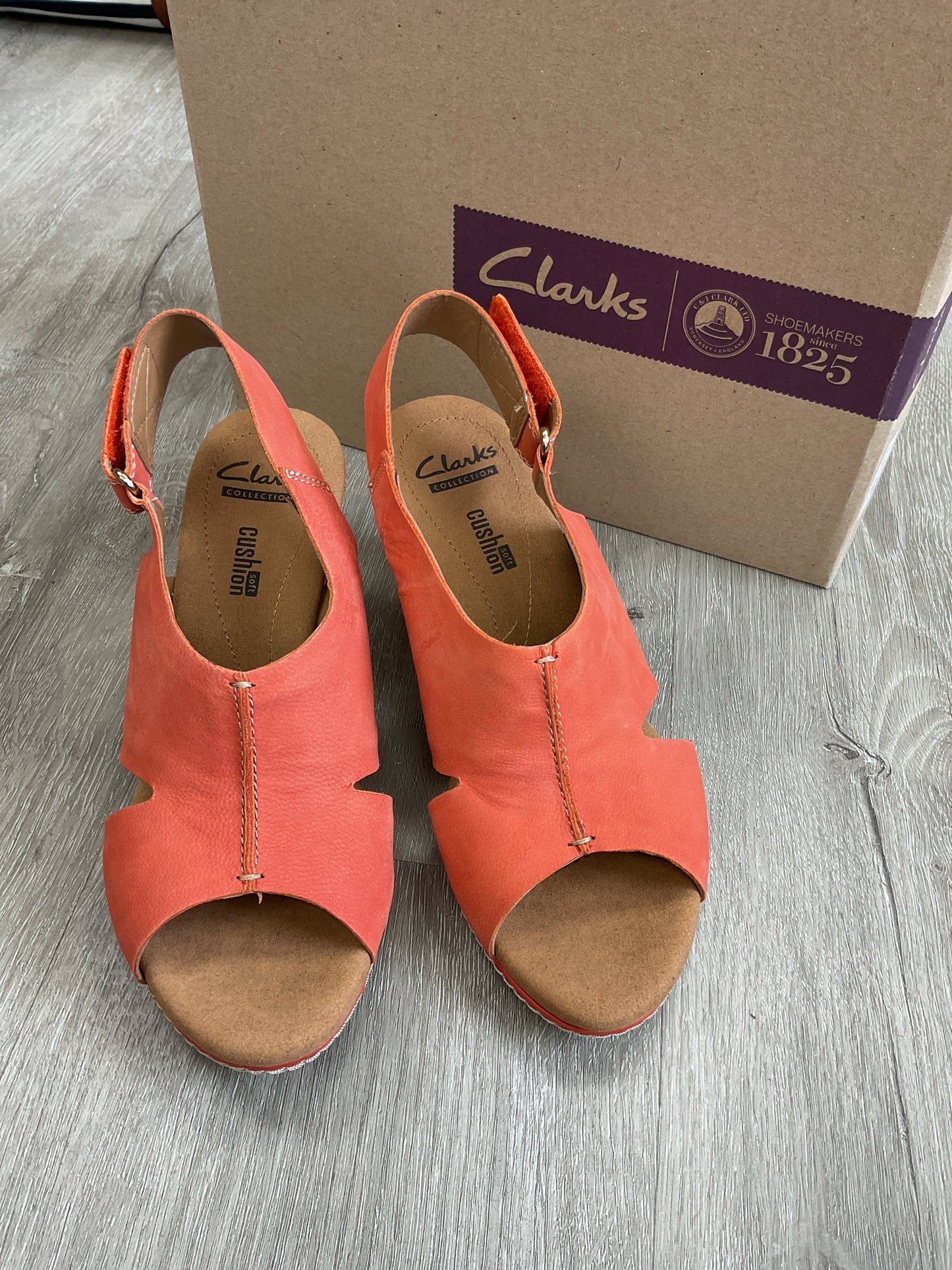 Clarks 6.5 Orange Sandals