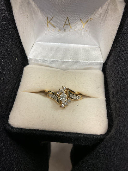 14K Ring 17 diamonds 2 bands and 5.1g size 6