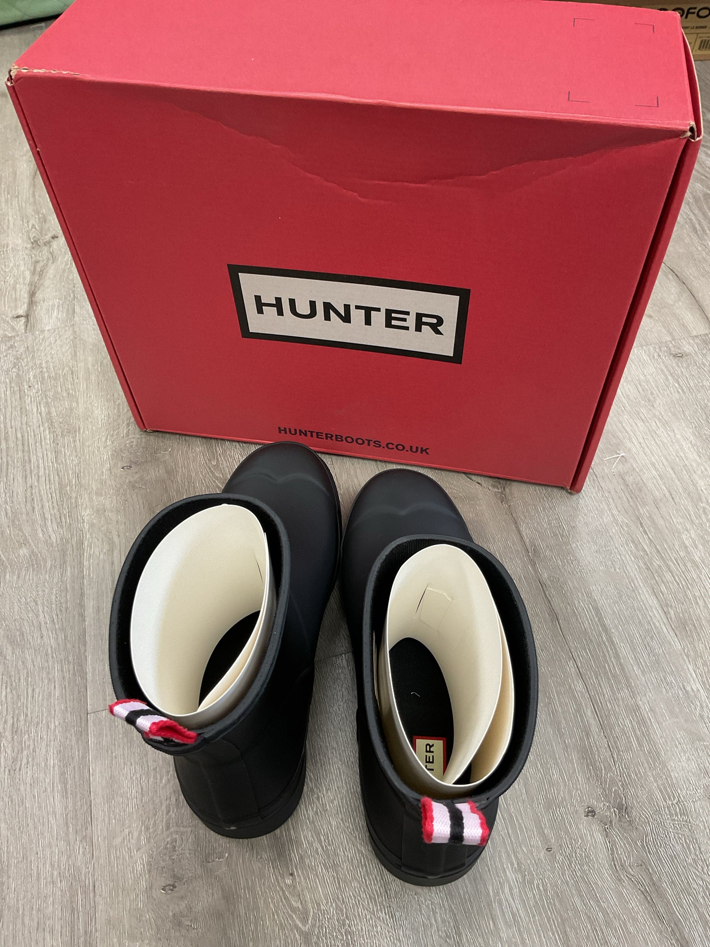 Hunter 6 Black Boots New in boc short