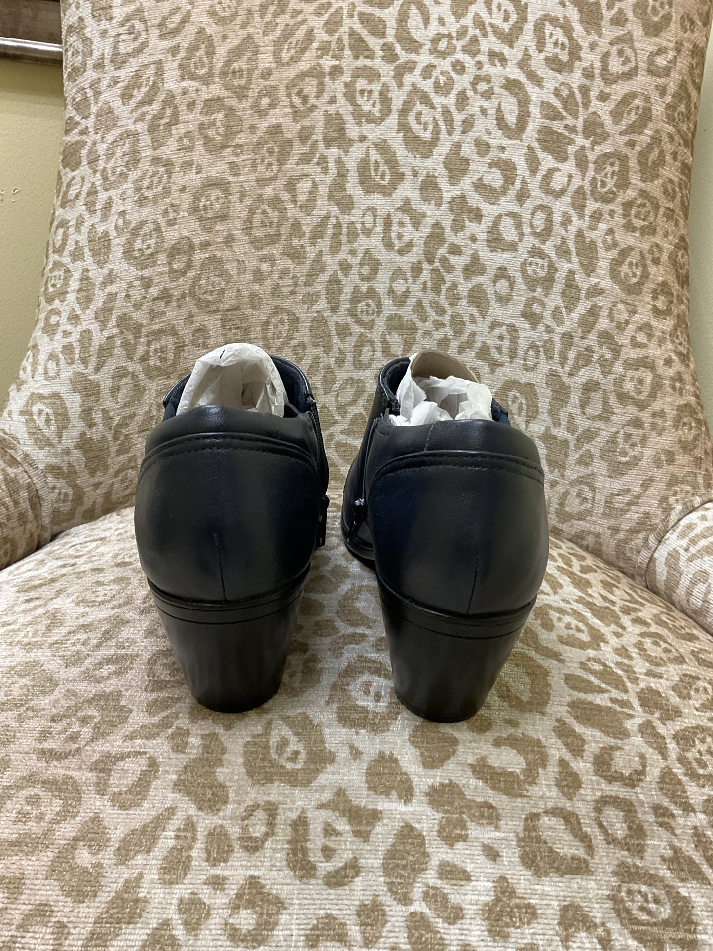 Clarks 9.5 Navy Boots heeled booties New inside zip comfort