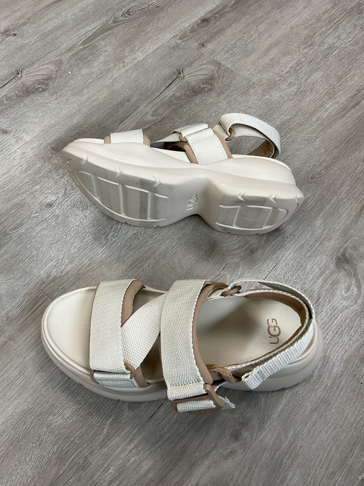 UGG 8.5 Cream Sandals La Camp Platform sandal