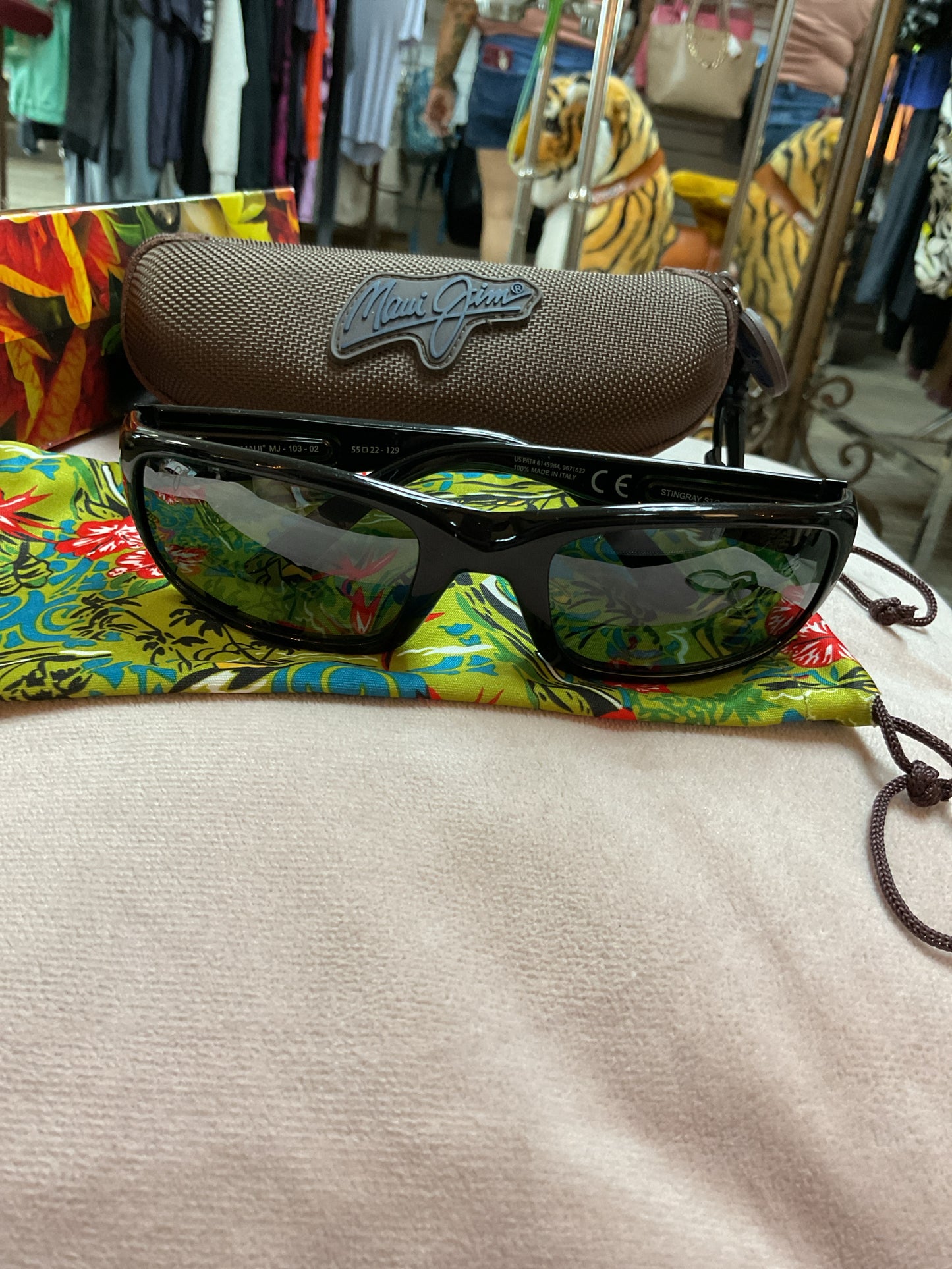 Maui Jim Sunglasses stingray size 55 black resin frames unisex