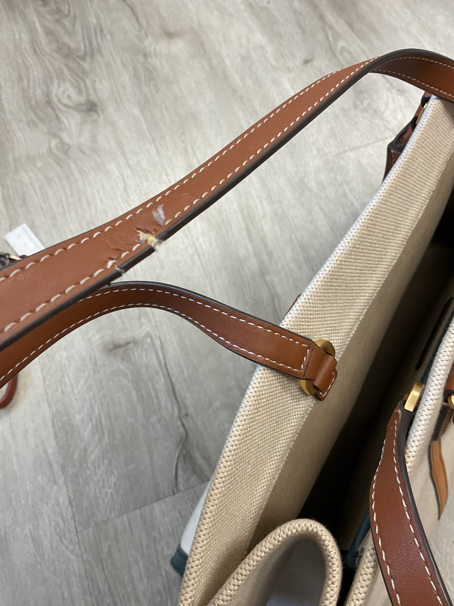 Tory Burch Purse Blake Jumbo Tote bag defect on strap