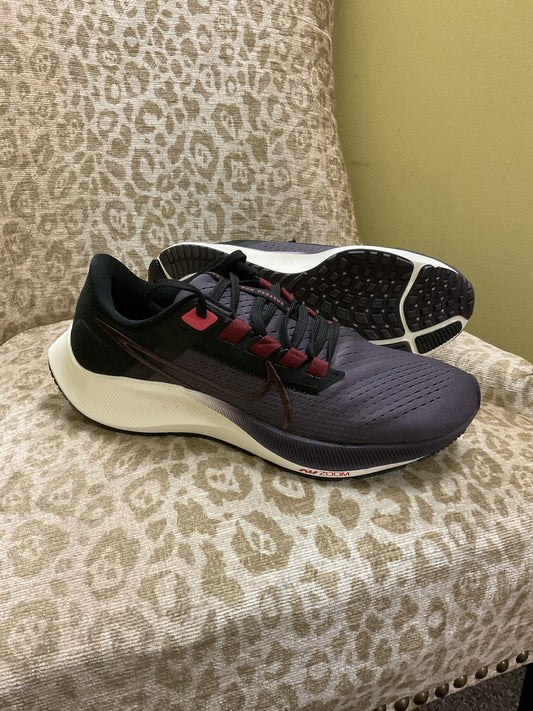 Nike 8.5 Plum shoes
