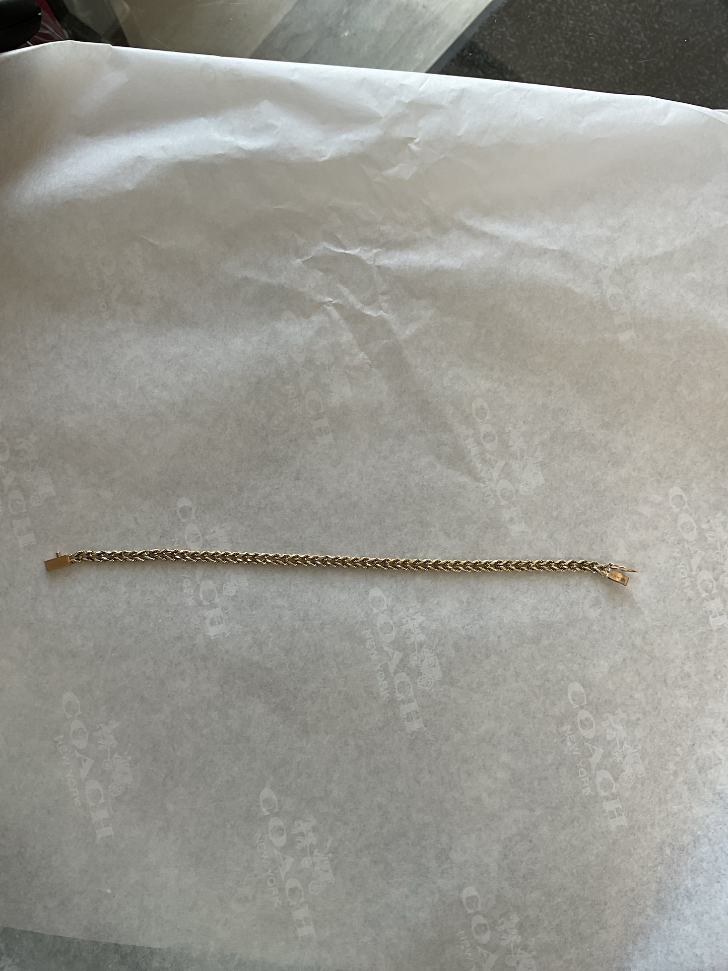 14K Bracelet 5.6g curb link chain bracelet 7"