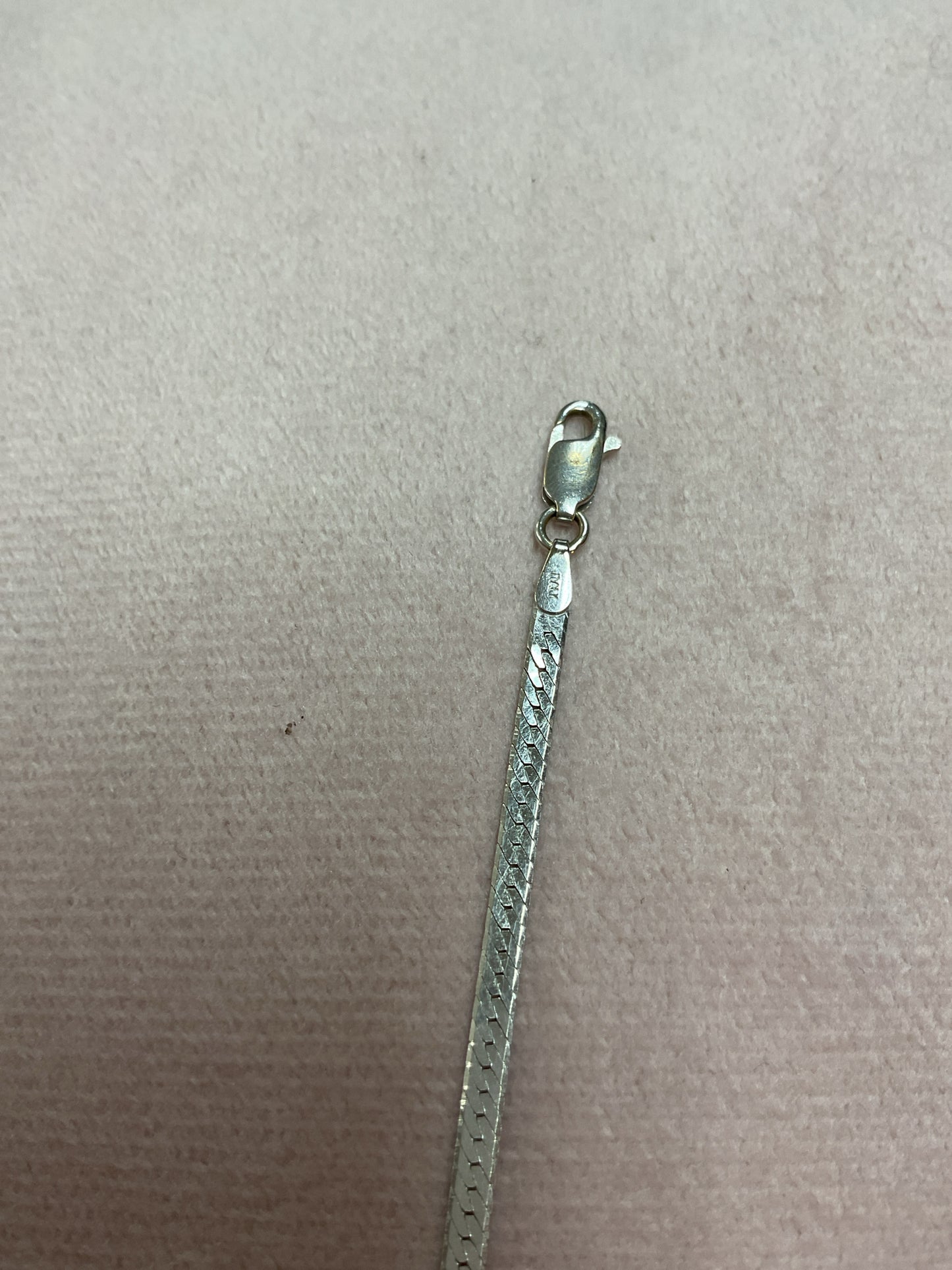 14K Necklace 5.1g herringbone white gold 18"