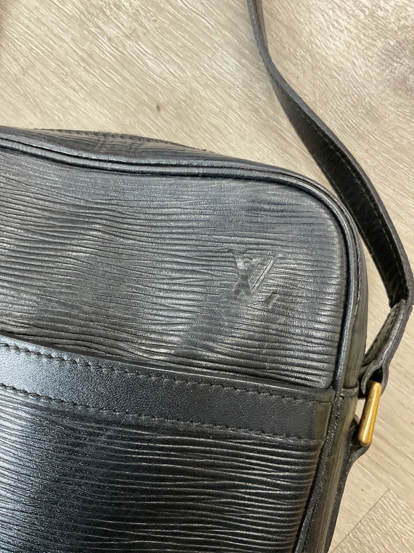 LOUIS VUITTON Purse vintage epi leather crossbody Danube 1986