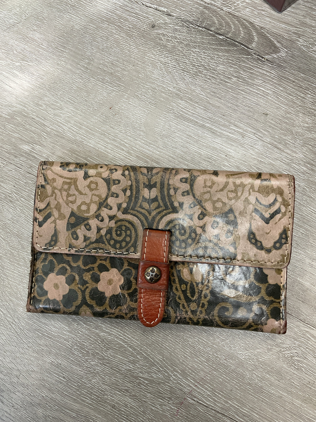 Patricia Nash Wallet FULL SIZE CREAM AND OLIVE PRINT