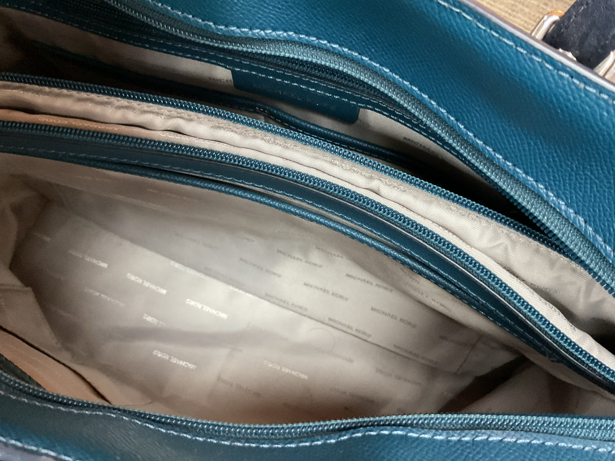 Michael Kors Purse large Charlotte shoulder bag with padded ipad area