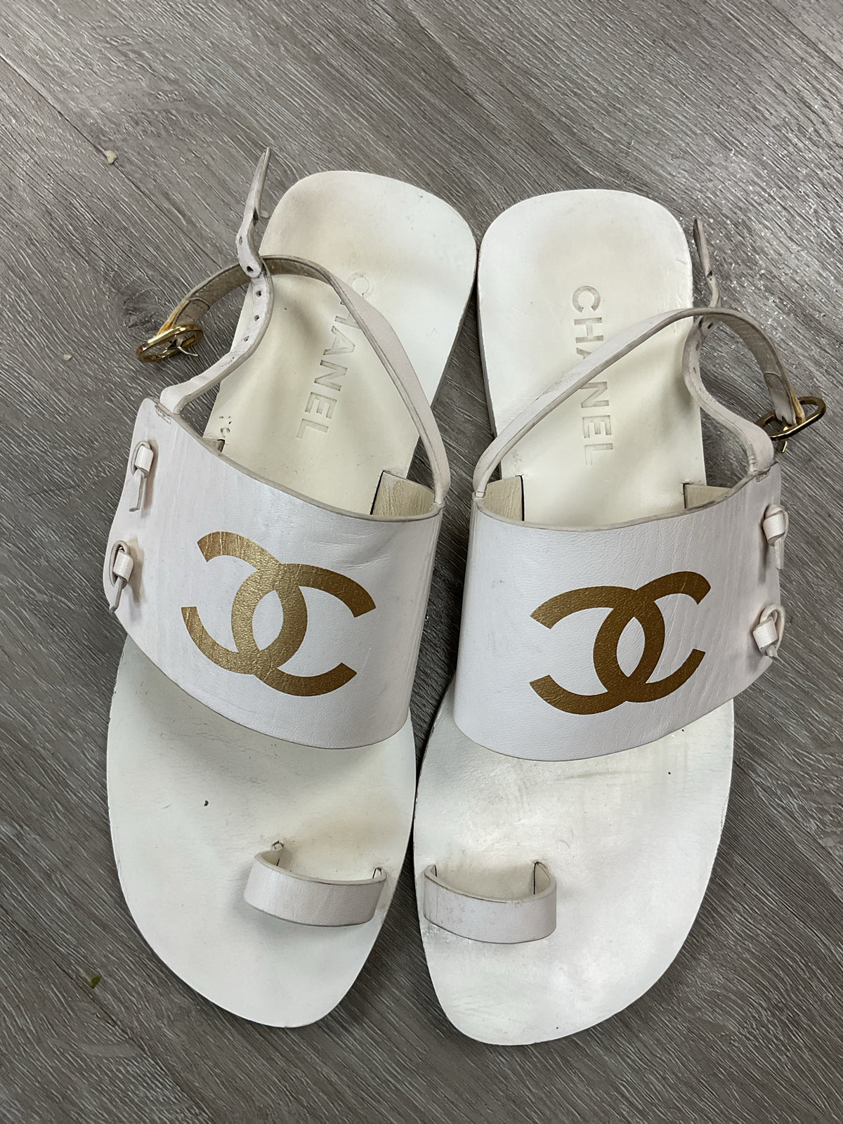 Chanel 7.5 White Sandals flat slingback gold CC logo Authentic