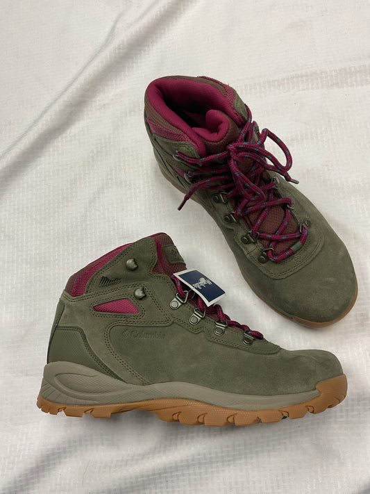 Columbia 10 Olive Boots