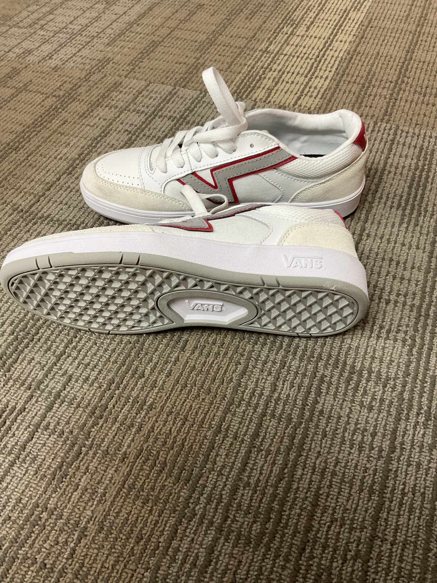 VANS 9.5 White shoes NEW Lowland CC Sport Red and white