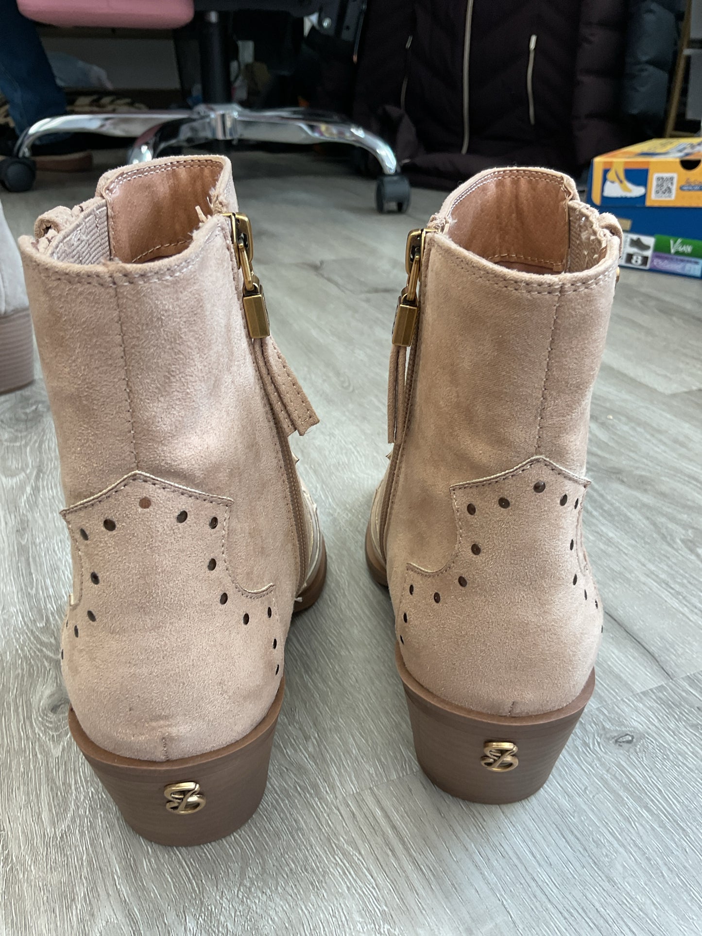 Sam & Libby 7 Tan Boots studded western boots