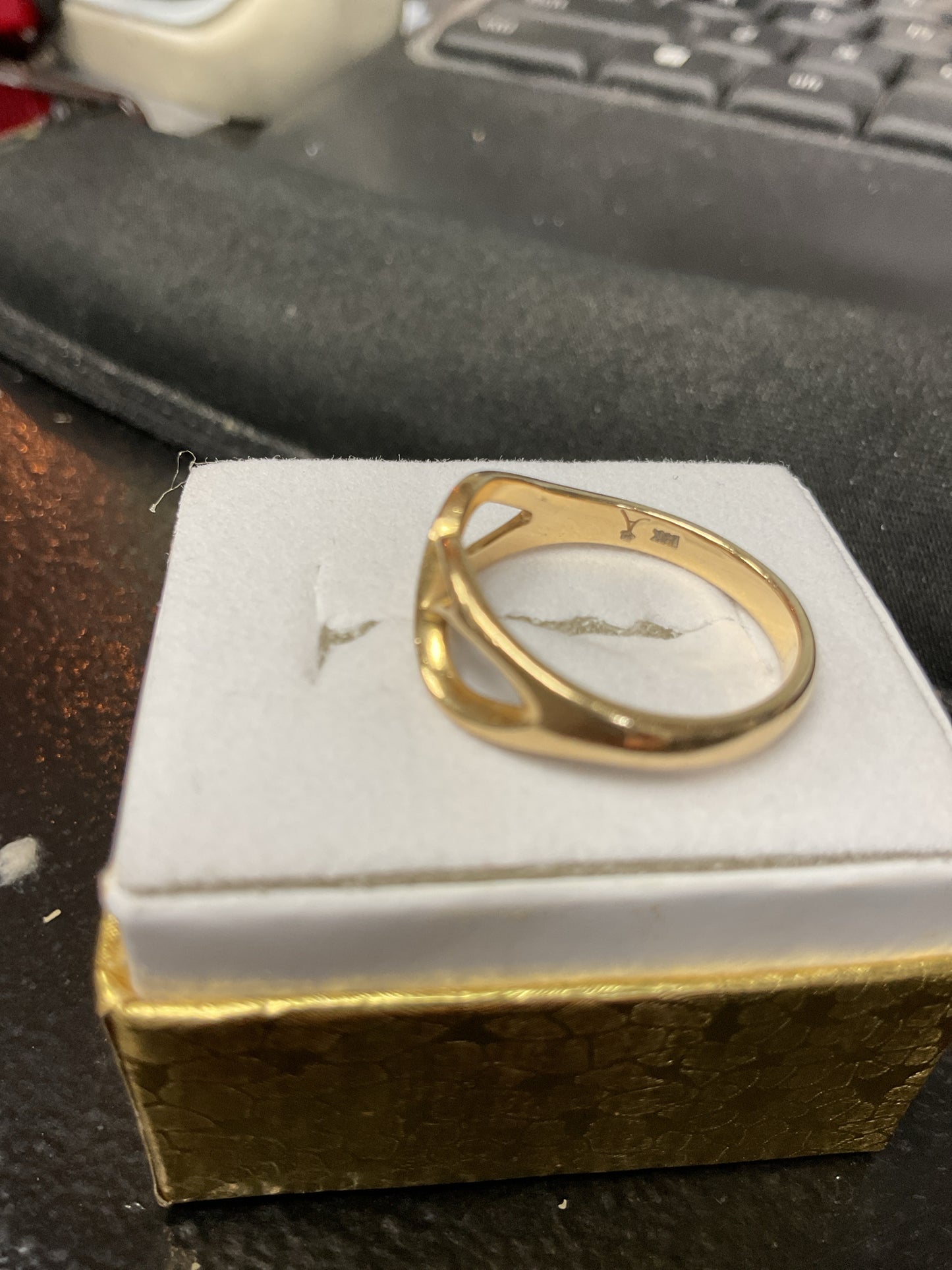 14K Ring infinity design size 8