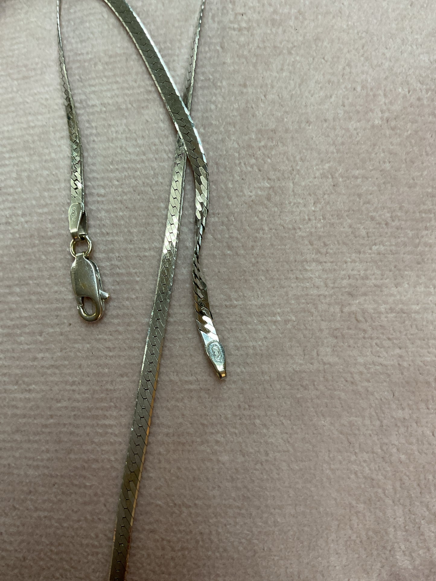 14K Necklace 5.1g herringbone white gold 18"