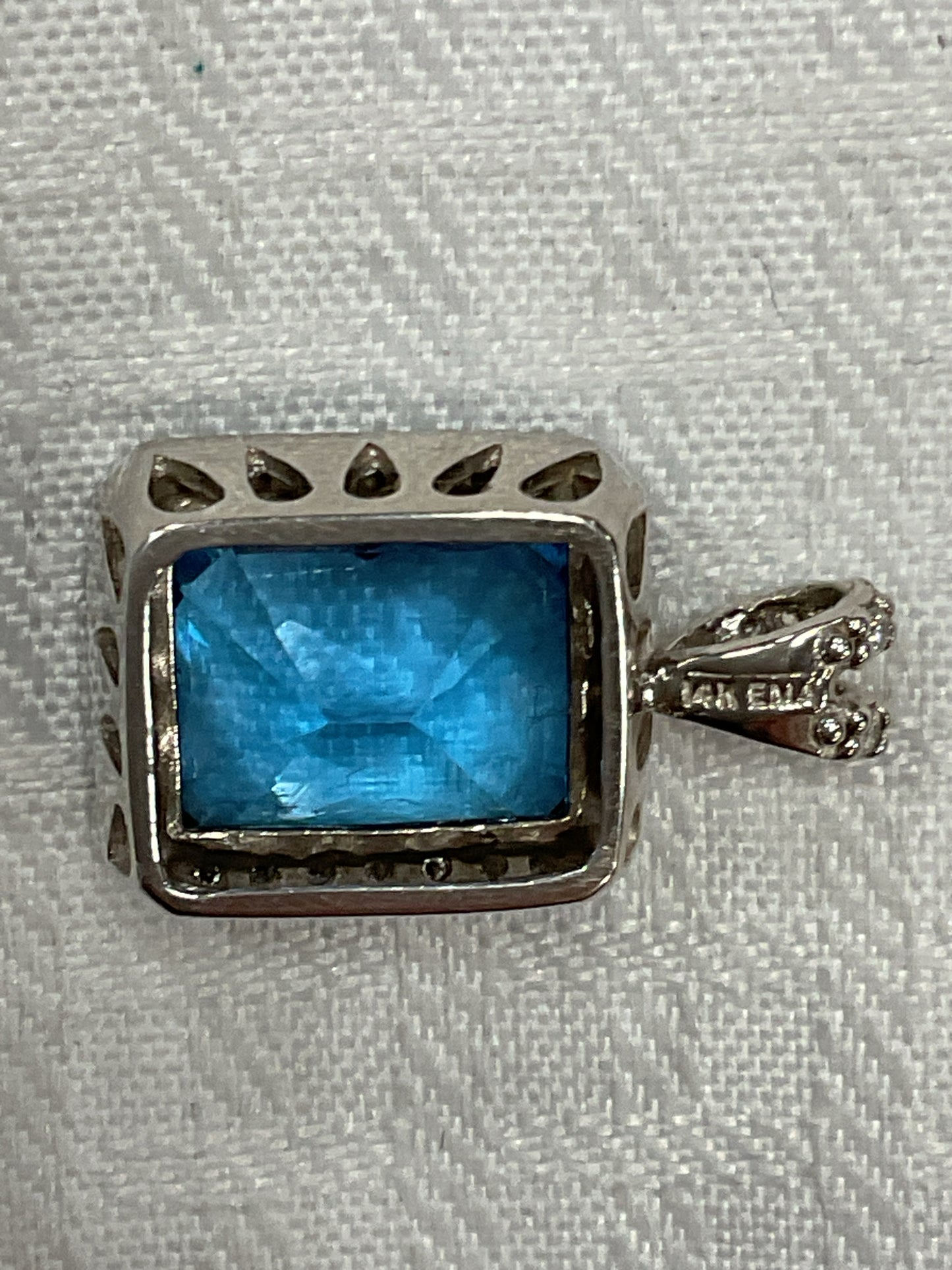 14K Pendant blue topaz diamond