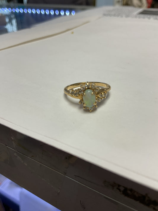 10K Ring opal size 5 yellow gold ring 2.3g