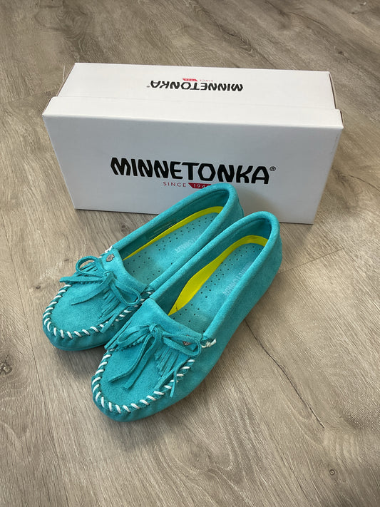 Minnetonka 7 Aqua shoes New moc