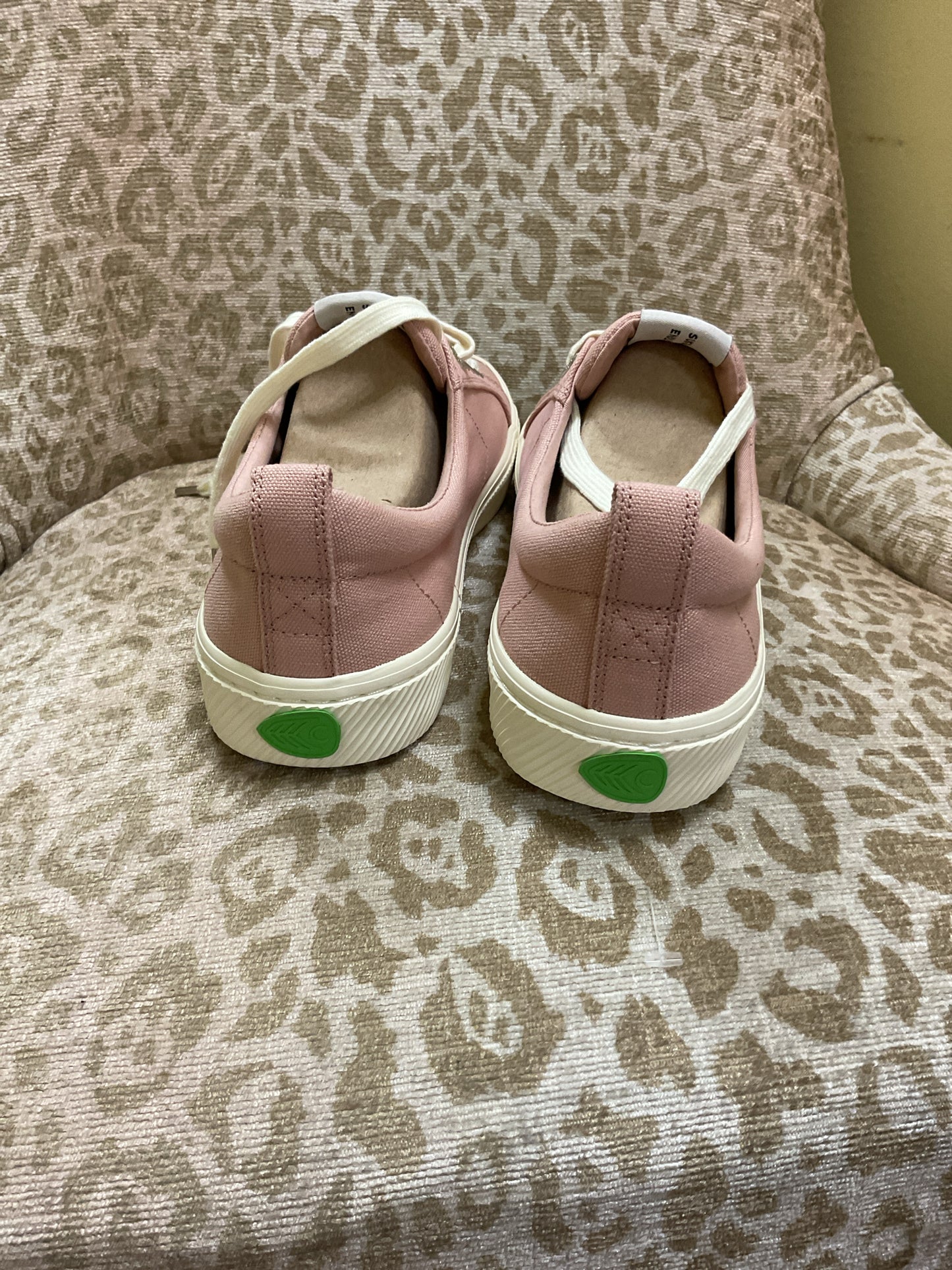 Cariuma 10.5 Mauve shoes New sneakers