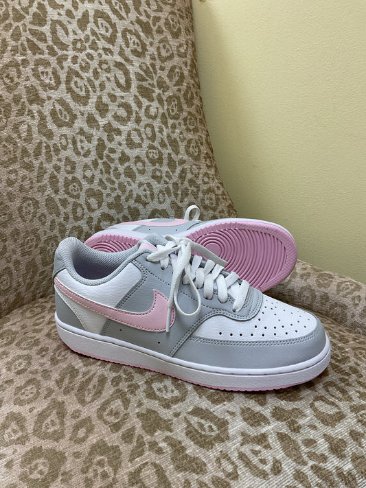 Nike size 7 Court Vision Low shoes