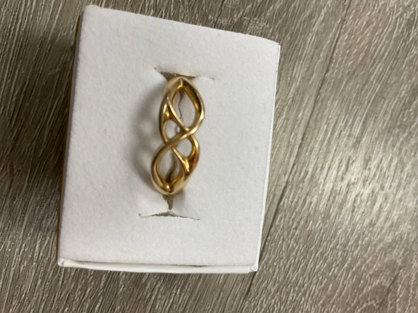 14K Ring infinity design size 8