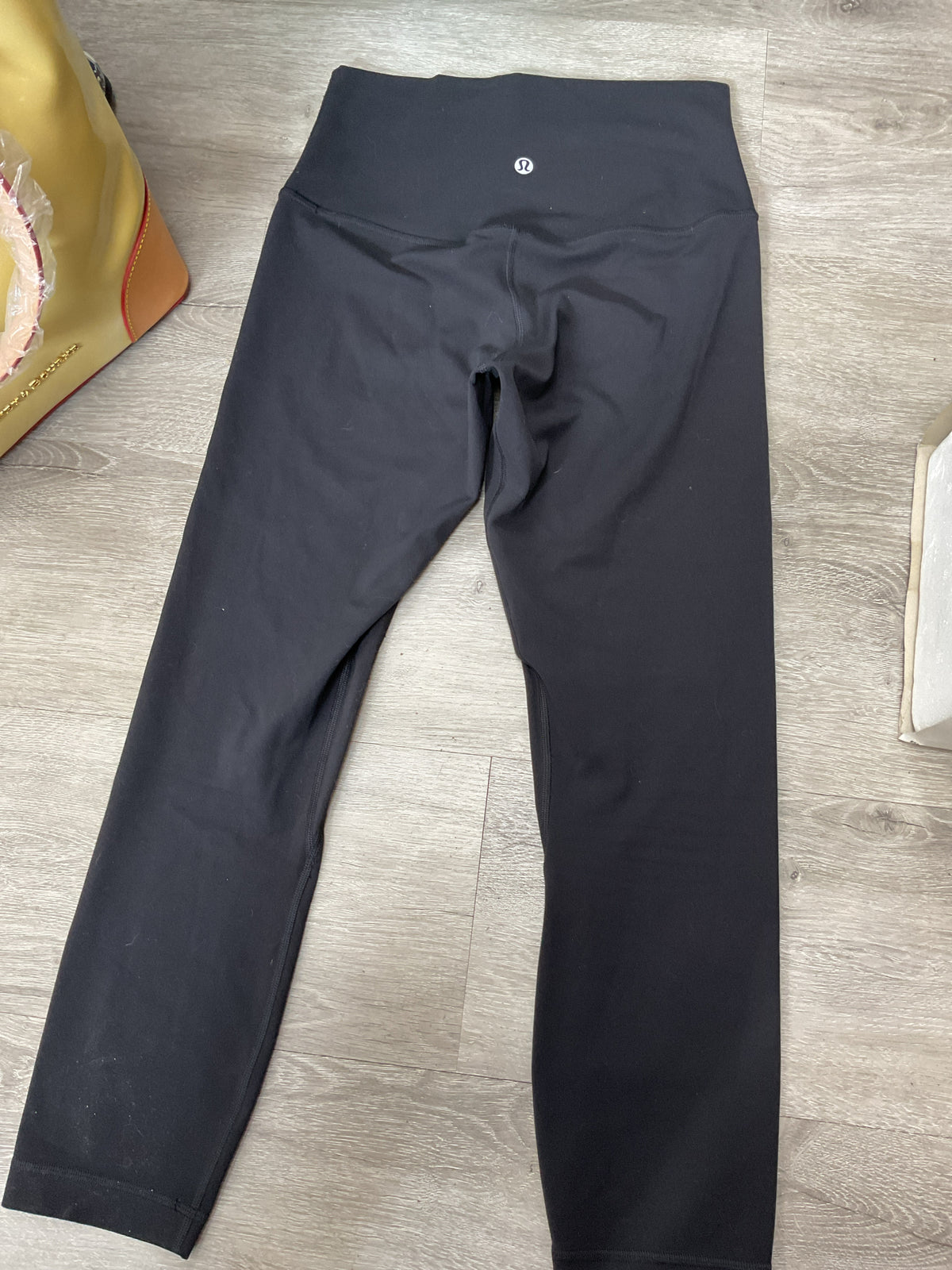 Lululemon Size 6 Black Shorts leggings