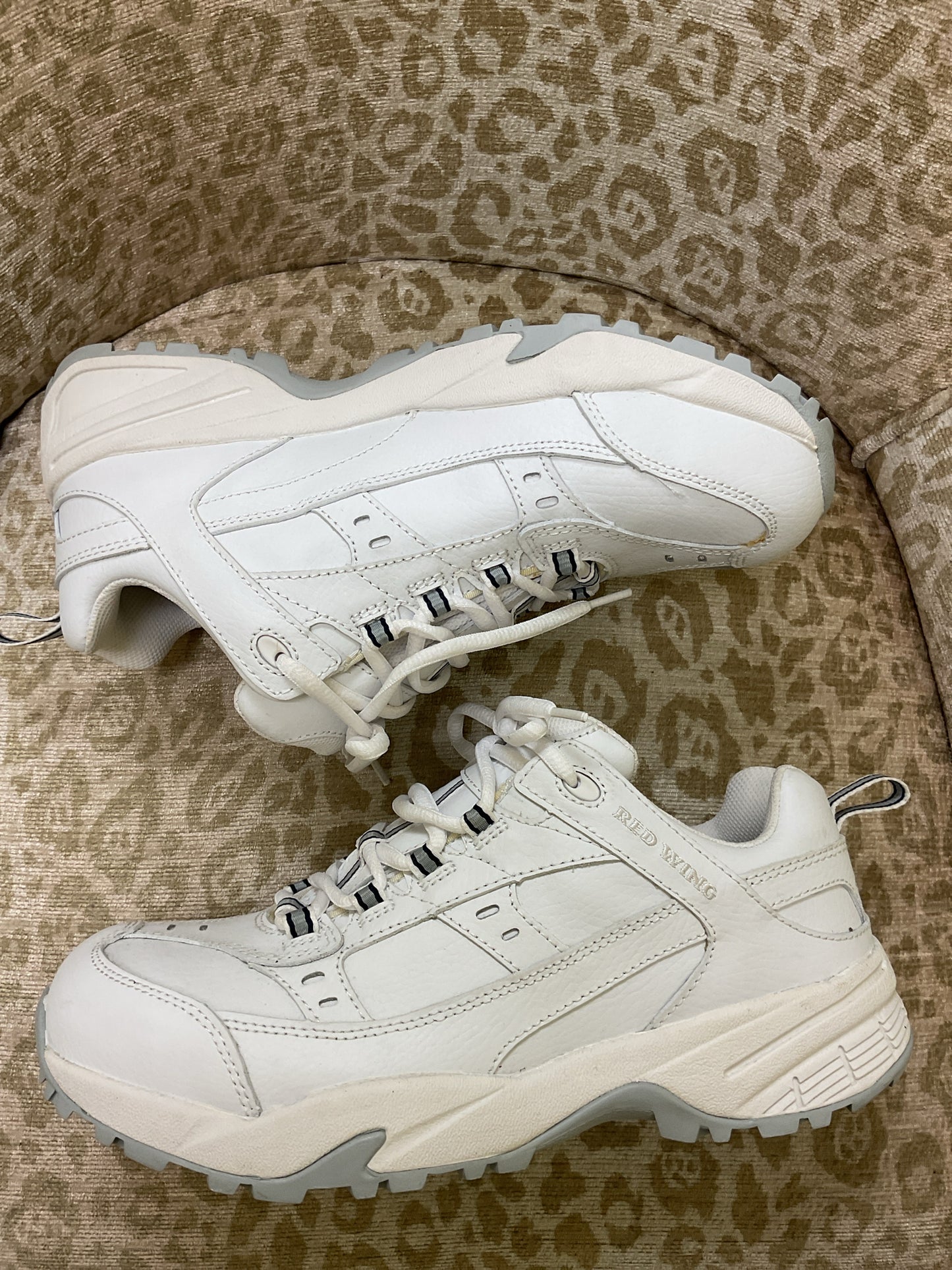 Red Wing 9 White shoes NWOB slip resistant steel toe