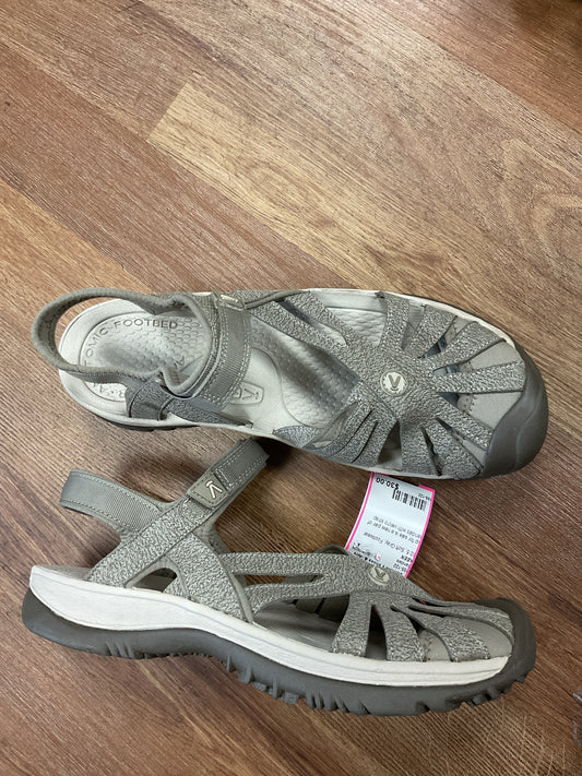 KEEN 10.5 Soft Gray Sandals fabric straps bumper toe