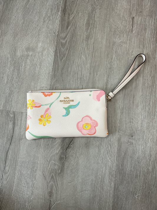 coach Purse  Dreamy Land Floral Print Gold/Chalk wristlet