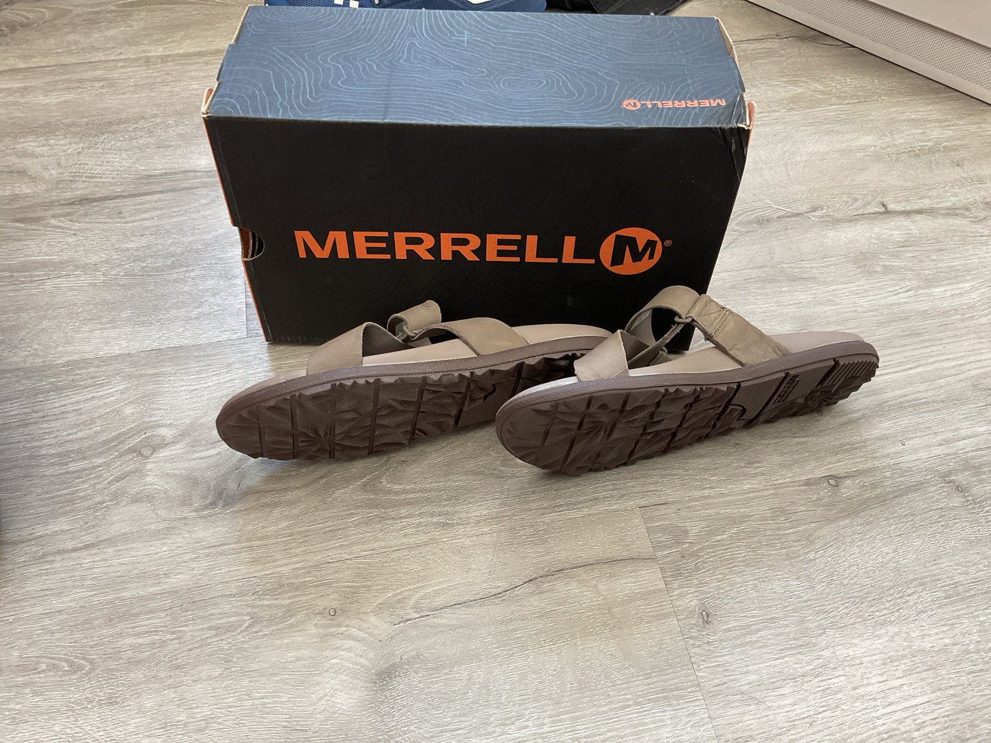 Merrell 9 Taupe Sandals Sunvue slides in box