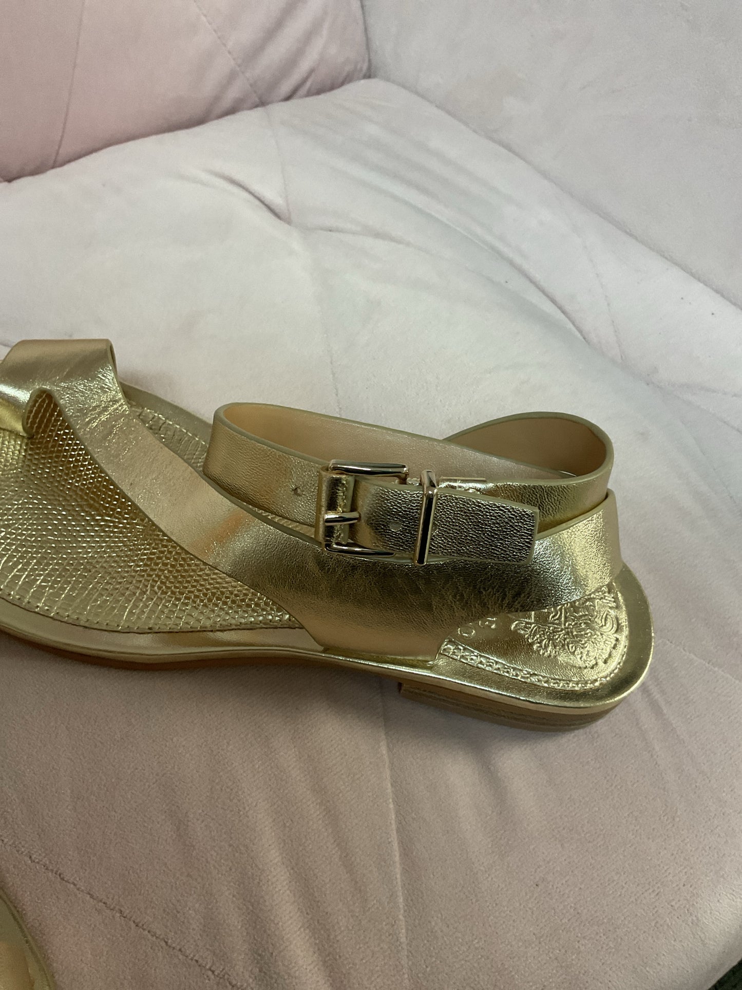 Vince Camuto 8 Gold Sandals toe wrap NEW