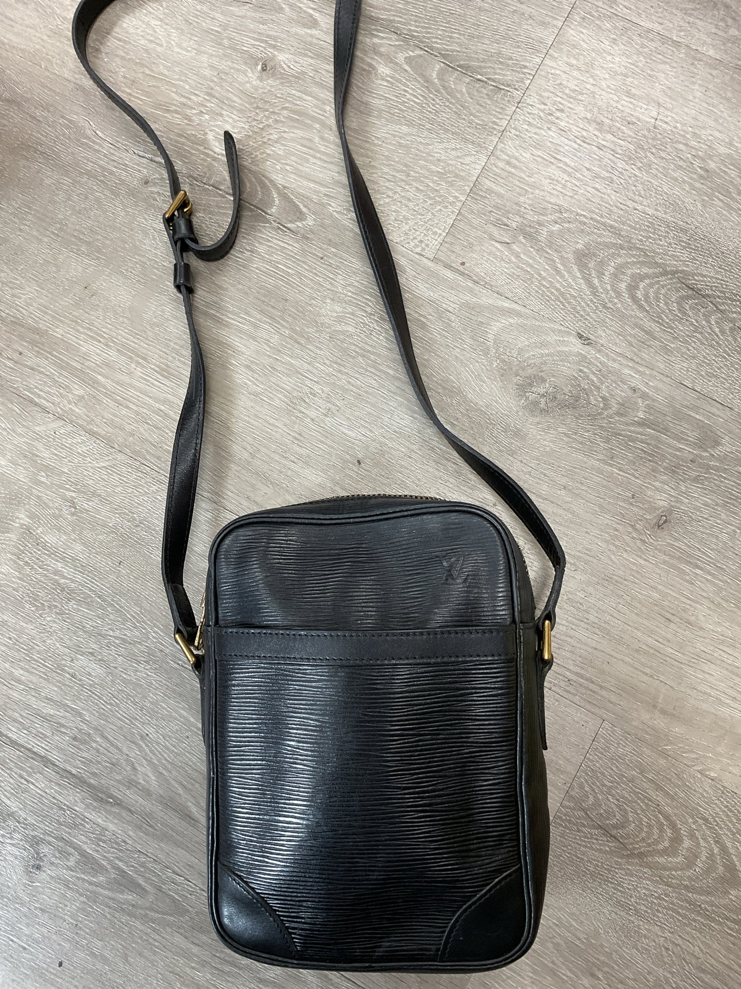 LOUIS VUITTON Purse vintage epi leather crossbody Danube 1986
