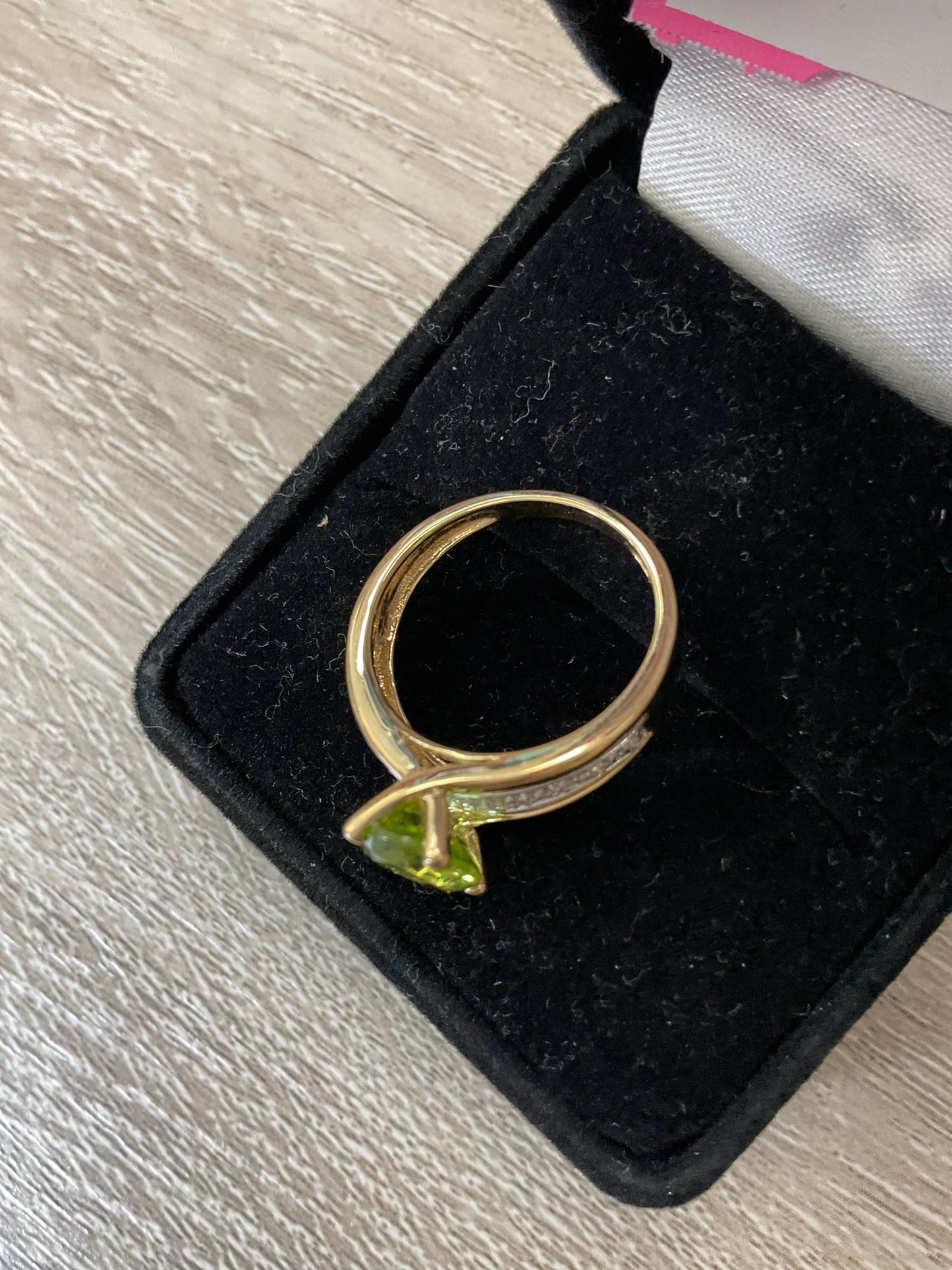 14K Ring New Yellow gold peridot & diamonds