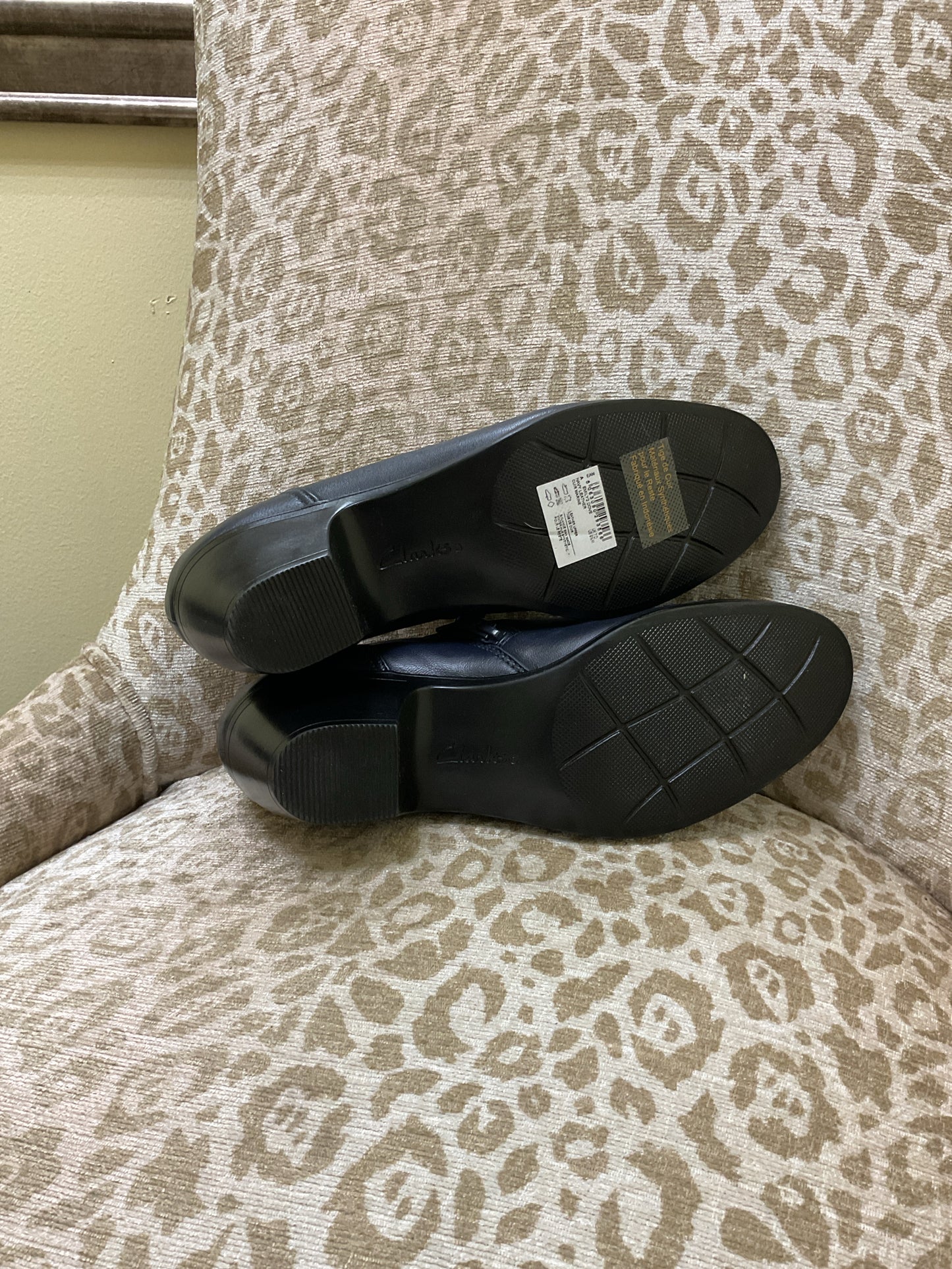 Clarks 9.5 Navy Boots heeled booties New inside zip comfort