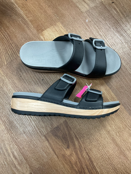 Dansko 10 Black Sandals NEW resin