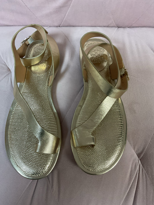 Vince Camuto 8 Gold Sandals toe wrap NEW