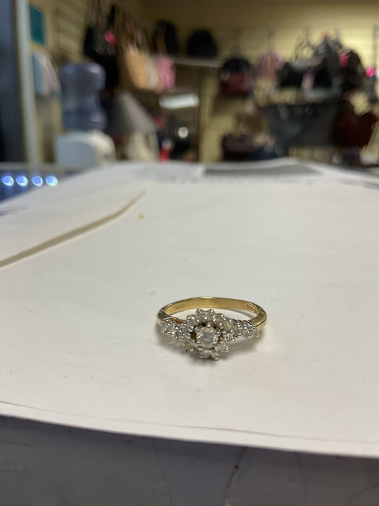 14K Ring diamond wtih accent diamonds size 5 cluster inlaid 2.7g