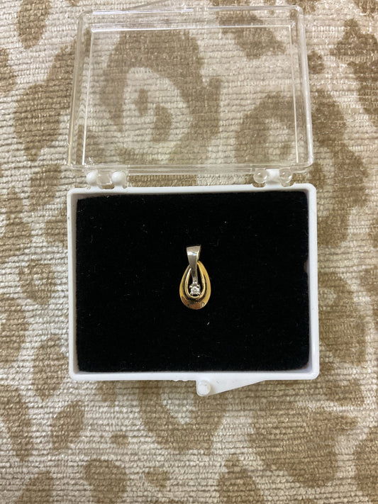 14K Pendant white and yellow gold with diamond