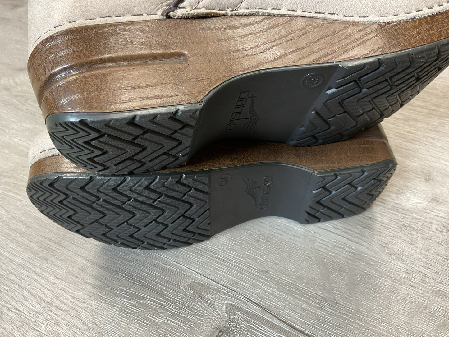 Dansko 6.5 Gray shoes worn once leather clogs