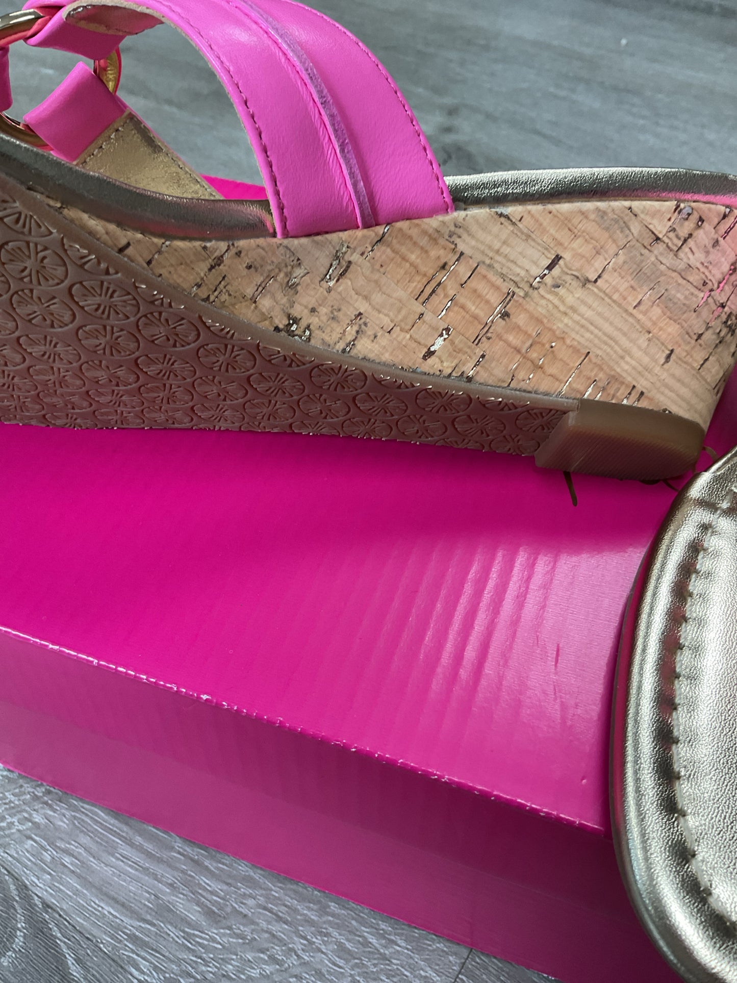 Lilly Pulitzer 8 Hot Pink Sandals wedge thong New in box Leather