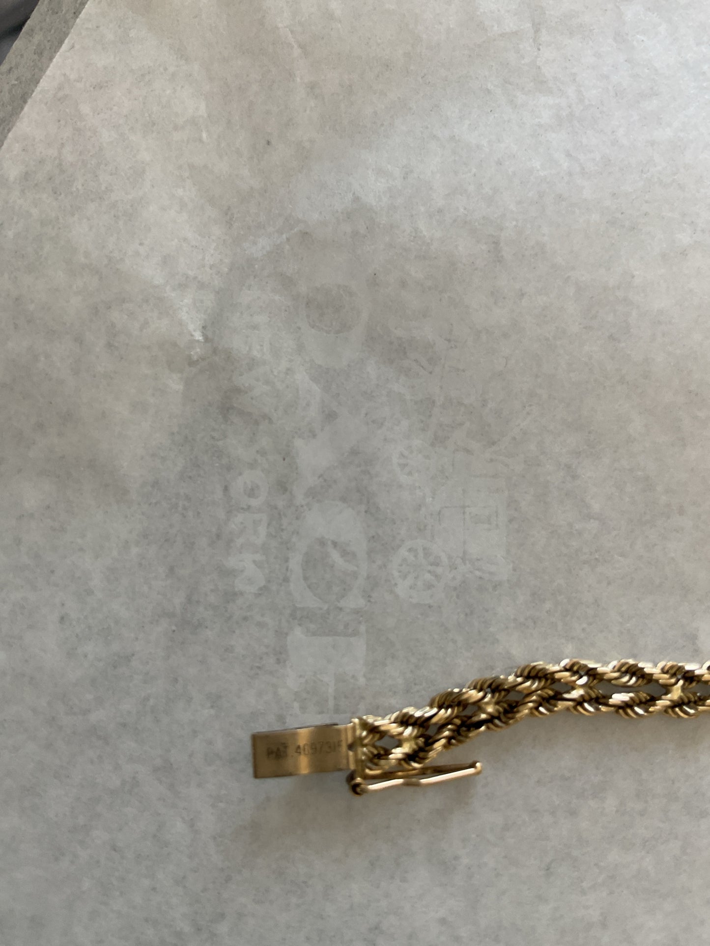 14K Bracelet 5.6g curb link chain bracelet 7"